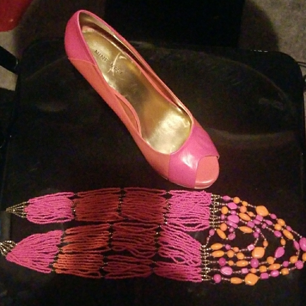 Nine West Shoe and Matching Necklace